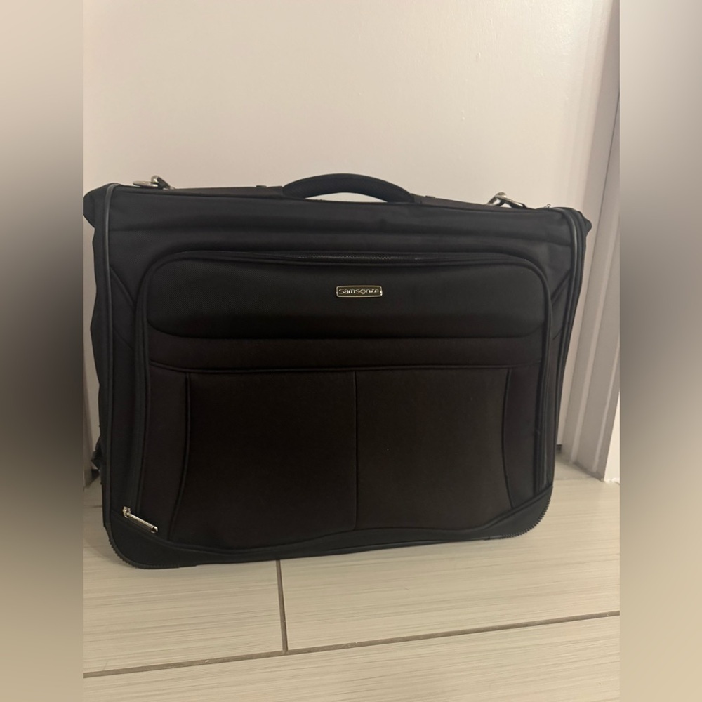 Samsonite Bifold Garment Bag 24x22x4 NWOT